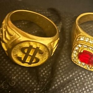 Ring 18k size 9